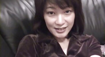 yin leon sex Cô phim sex người mập gái quyến rũ ôm với một người bạn theo nhịp điệu của điệu nhảy.